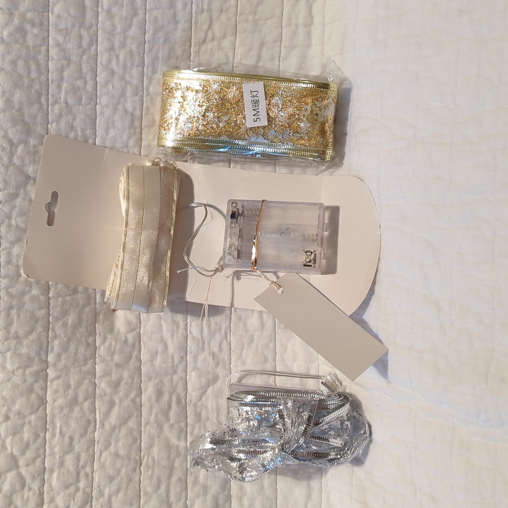 3x lighted ribbons